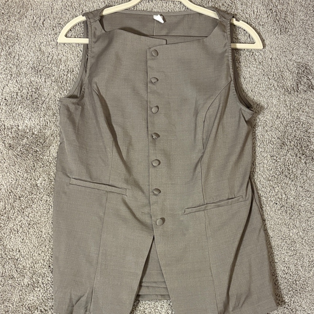 Gray Sleeveless Button-Down Vest